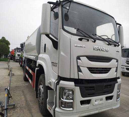 2024_new_isuzu_giga_15000l__water_sprinkler_truck-1