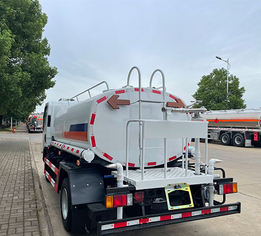 China_Isuzu_3000l_5000L_water_tanker_truck-3