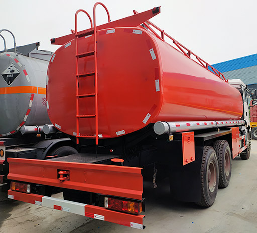 China_Shacman__20_m³_oil_tanker_truck-3