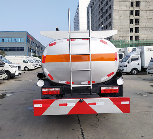 Dongfeng_5000l_small_fuel_tanker_truck-3