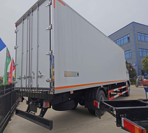 Euro_6_isuzu_giga_50cbm__refrigerated_truck-2