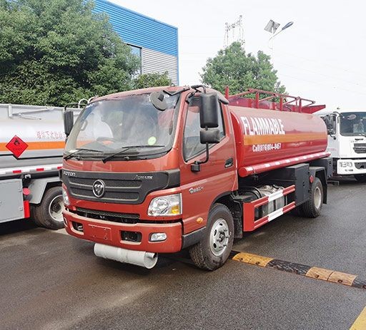 Foton_8000L_oil_tank_truck_sale_in_Africa-1