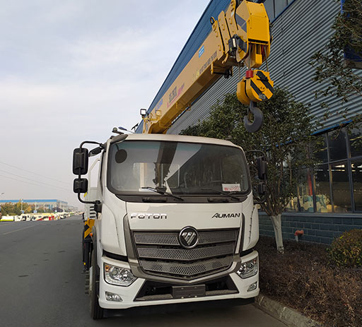 Foton_xcmg_6.3ton_truck_mounted_crane-1