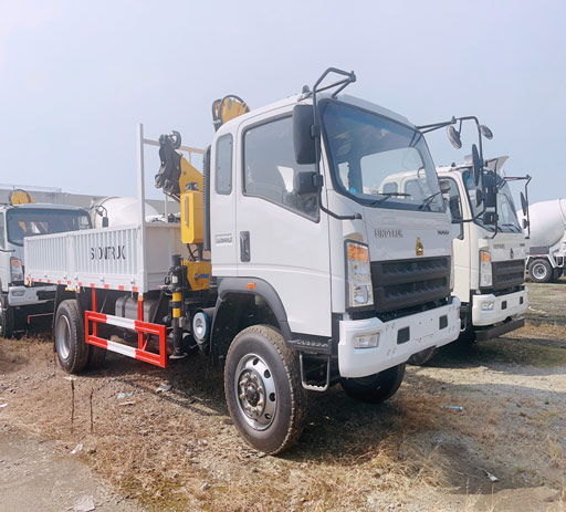 Howo_xcmg_3.2ton_truck_mounted_crane-1