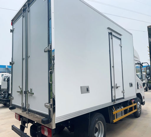 JMC_4.2m_refrigerated_truck-2