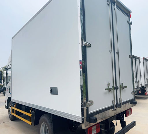 JMC_4.2m_refrigerated_truck-3