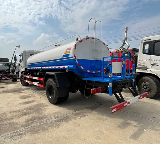 dongfeng_12000L_water_sprinkler_truck-2