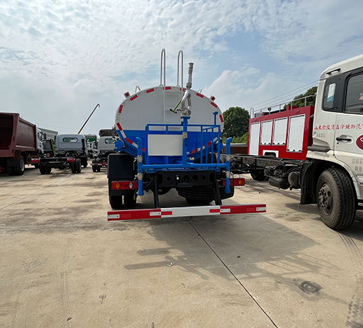 dongfeng_12000L_water_sprinkler_truck-3