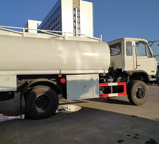 dongfeng_12m³_10ton__loading_capacity__oil__truck-2