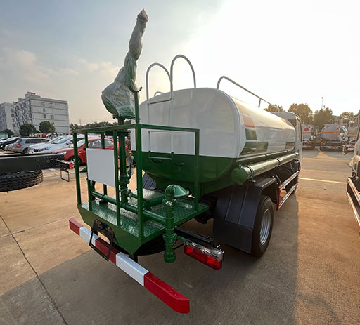 dongfeng_5ton_small_water_tanker_truck-3