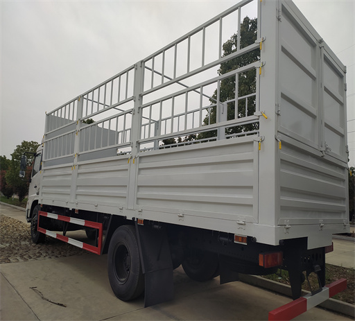 dongfeng_medium-sized_fence_cargo_truck-2