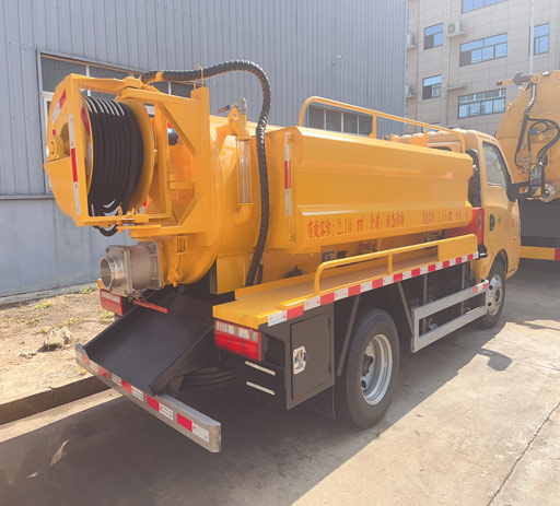 dongfeng_mini_4cbm_high_pressure_cleaning__sewage_suction_truck-3