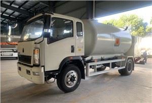 lpg-transport-bobtail-tank-truck19132503055