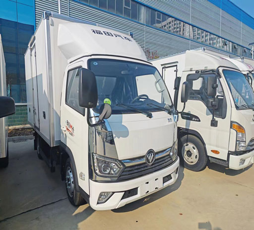 small_foton_3-5ton_refrigerated_truck_with_diesel_engine-1