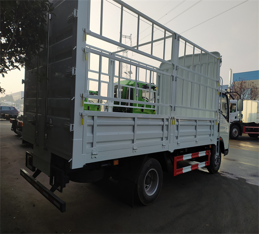 small_howo_fence_cargo_truck-2