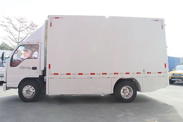 ISUZU EV100 Electric Truck 4