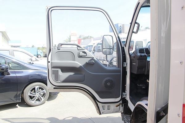 ISUZU EV100 Electric Truck 7