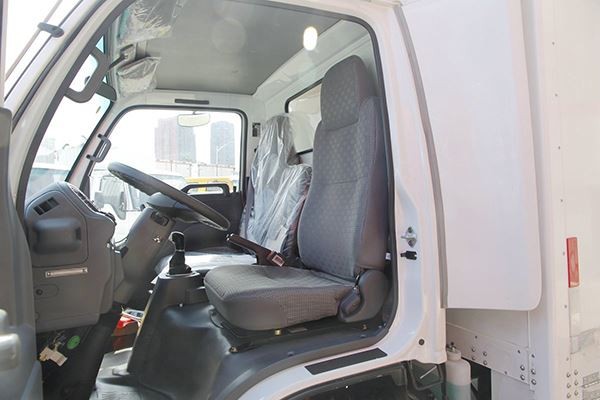 ISUZU EV100 Electric Truck 8