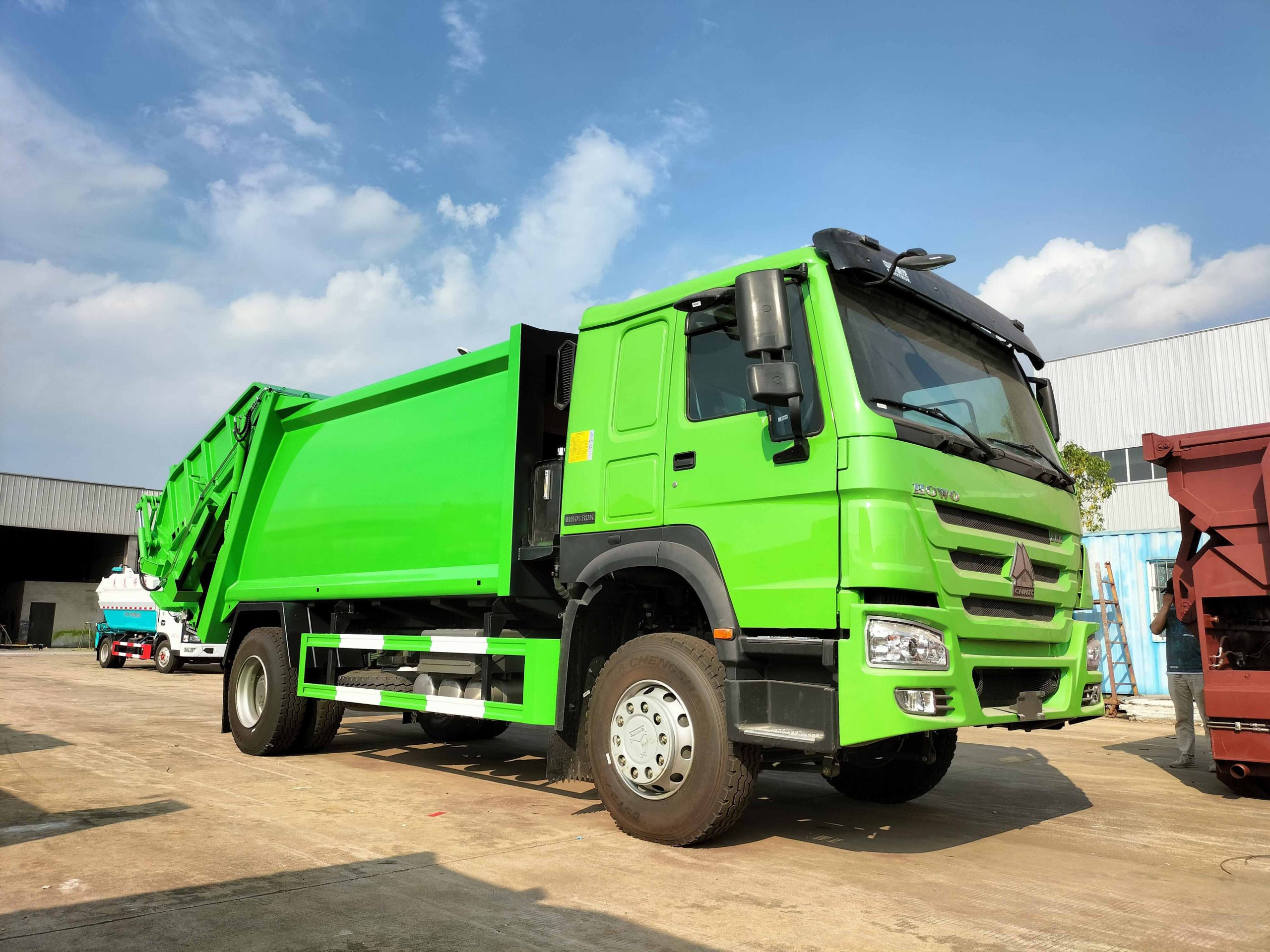 SINOTRUK HOWO Packer Garbage Truck (2)