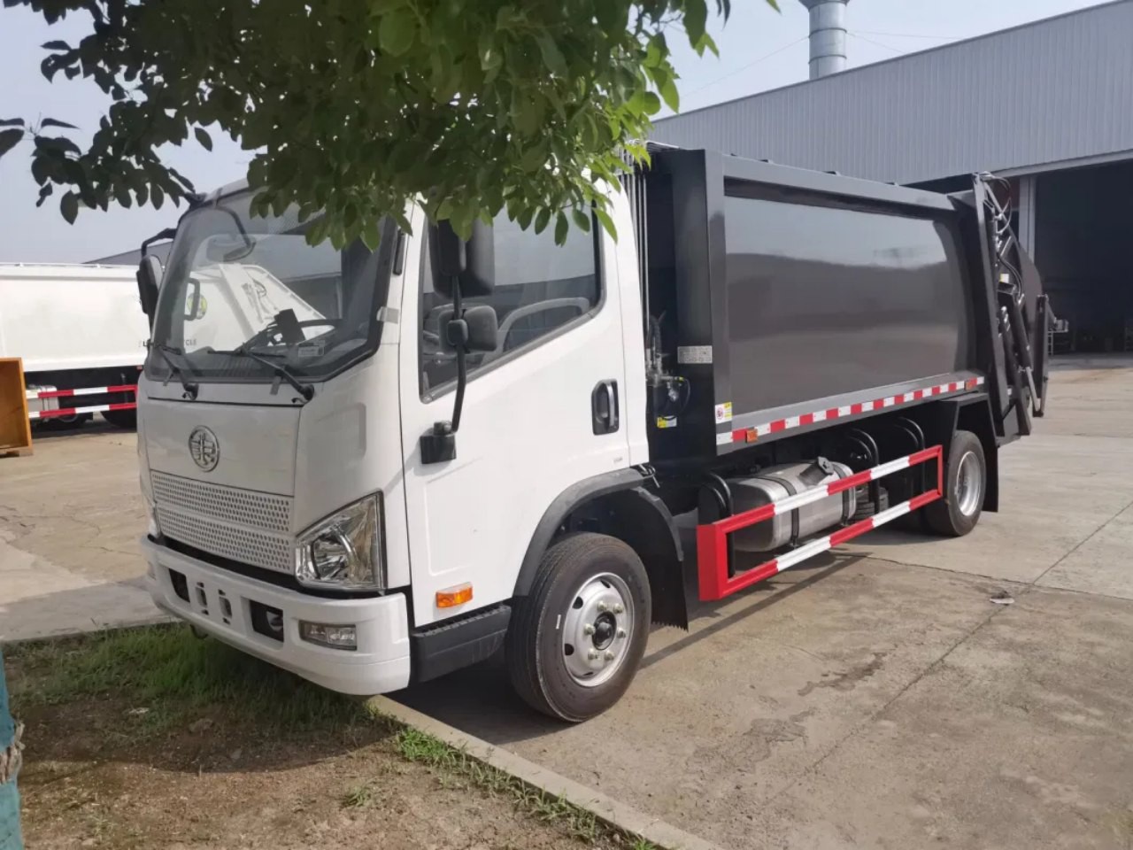 6 CBM 4x2 Refuse Collector Rear Loader Garbage Truck 3 6 CBM 4x2 Refuse Collector Rear Loader Garbage Truck 3