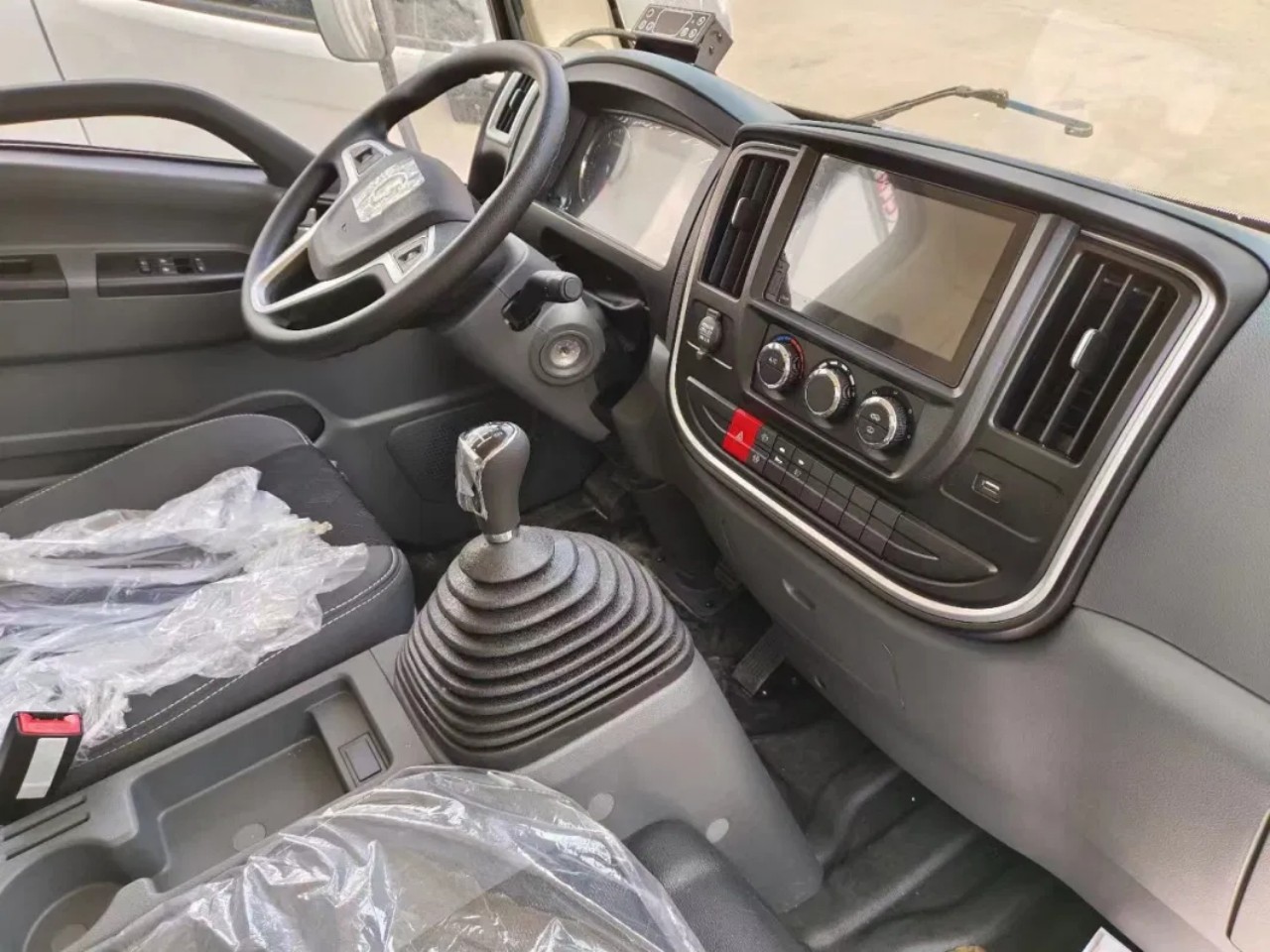 4x2 Reefer Box Truck Refrigerated Truck 7 4x2 Reefer Box Truck Refrigerated Truck 7