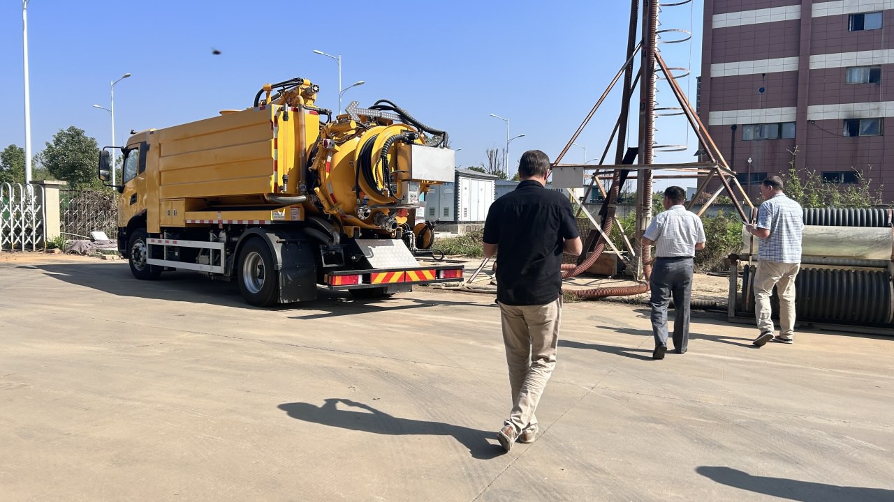 SITRAK 15000 Liters Sewer Jetting Truck 6 SITRAK 15000 Liters Sewer Jetting Truck 6