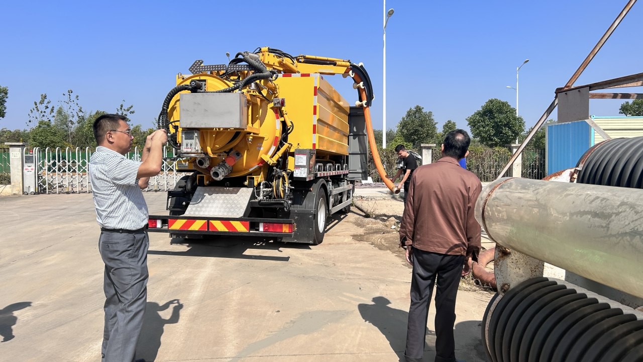 SITRAK 15000 Liters Sewer Jetting Truck 7 SITRAK 15000 Liters Sewer Jetting Truck 7