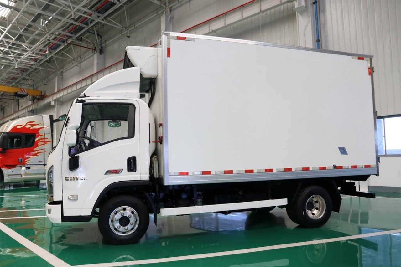 SHACMAN 18m3 Refrigerated Truck 2