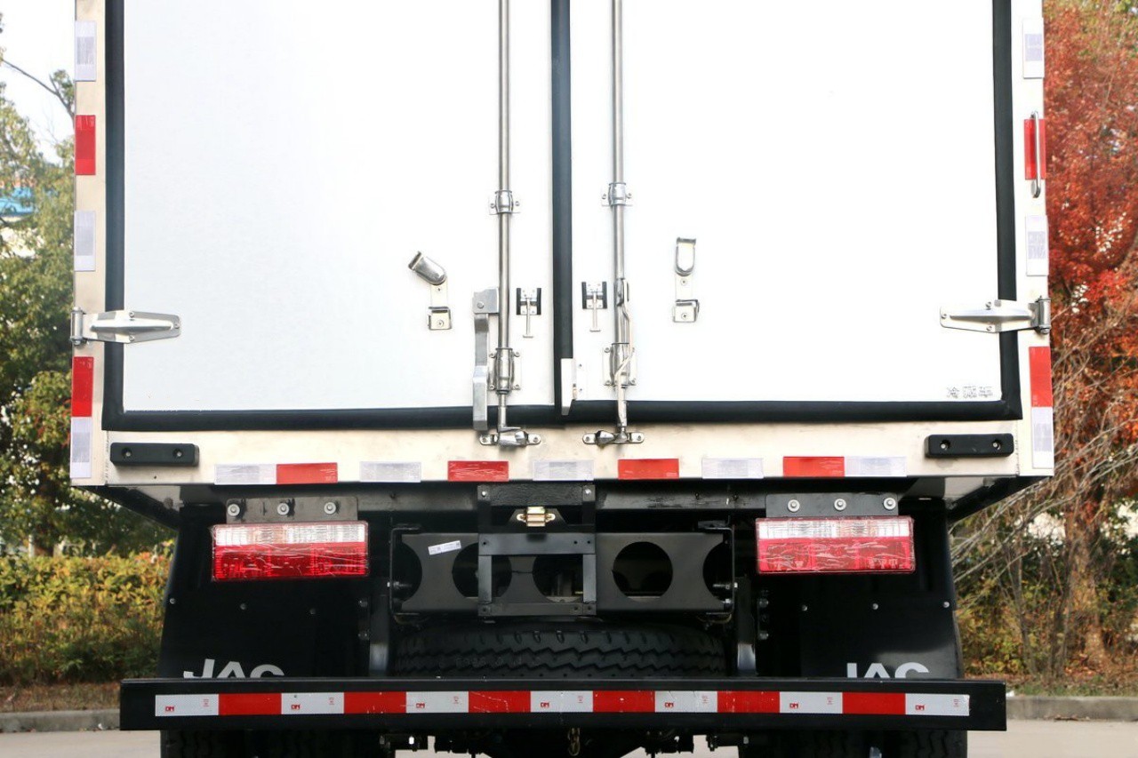 19 CBM Refrigerated Truck for Food Delivery 7 19 CBM Refrigerated Truck for Food Delivery 7