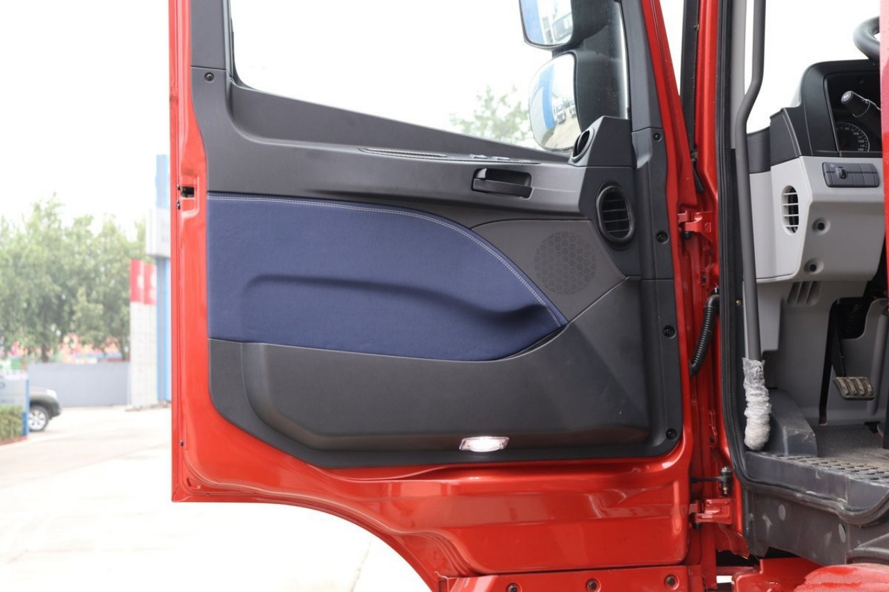 8 Wheelers 69 CBM Refrigerated Truck 10 8 Wheelers 69 CBM Refrigerated Truck 10