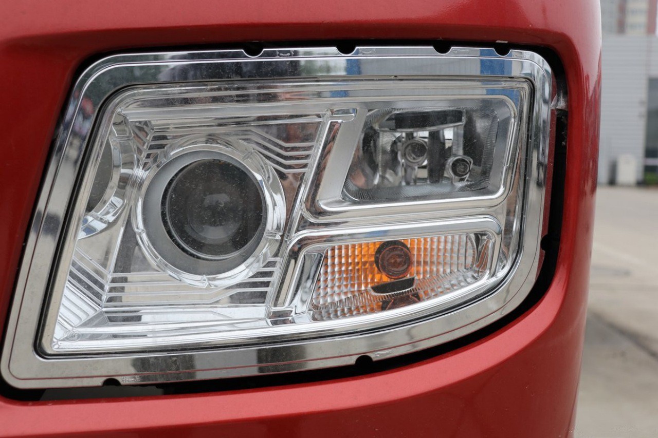 8 Wheelers 69 CBM Refrigerated Truck 12 8 Wheelers 69 CBM Refrigerated Truck 12