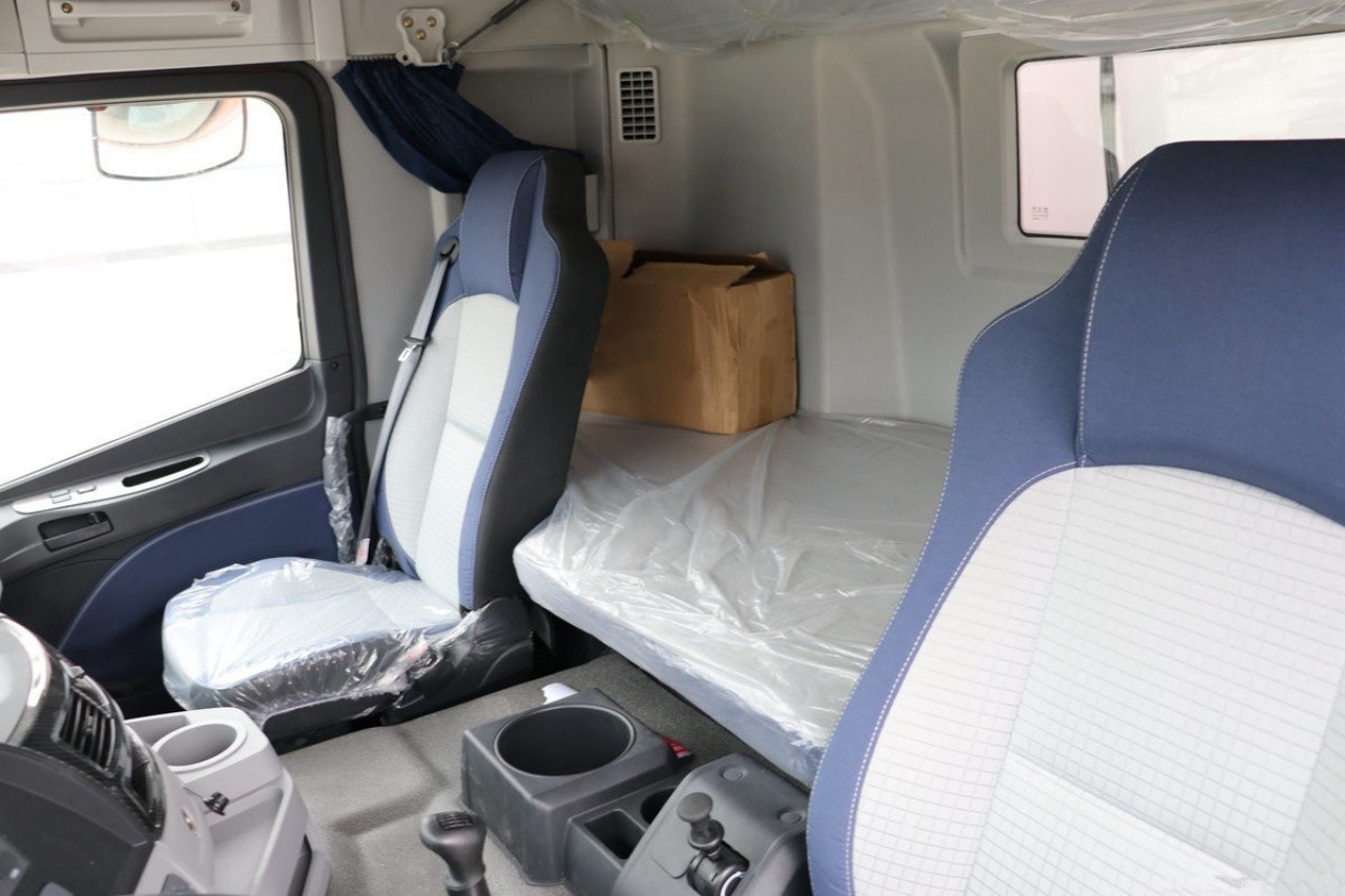 8 Wheelers 69 CBM Refrigerated Truck 17 8 Wheelers 69 CBM Refrigerated Truck 17