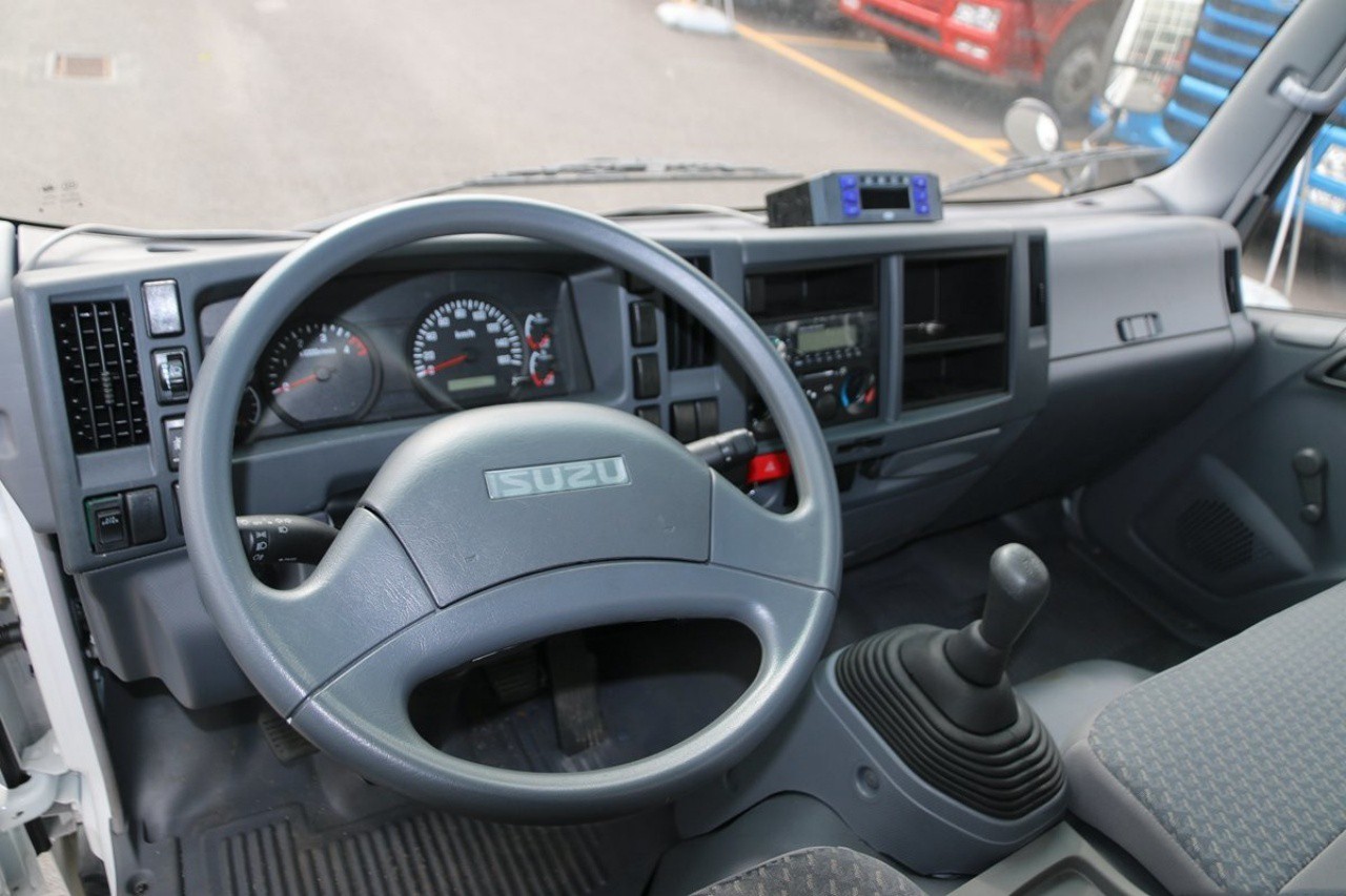 ISUZU KV600 17 CBM Refrigerated Box Truck 11