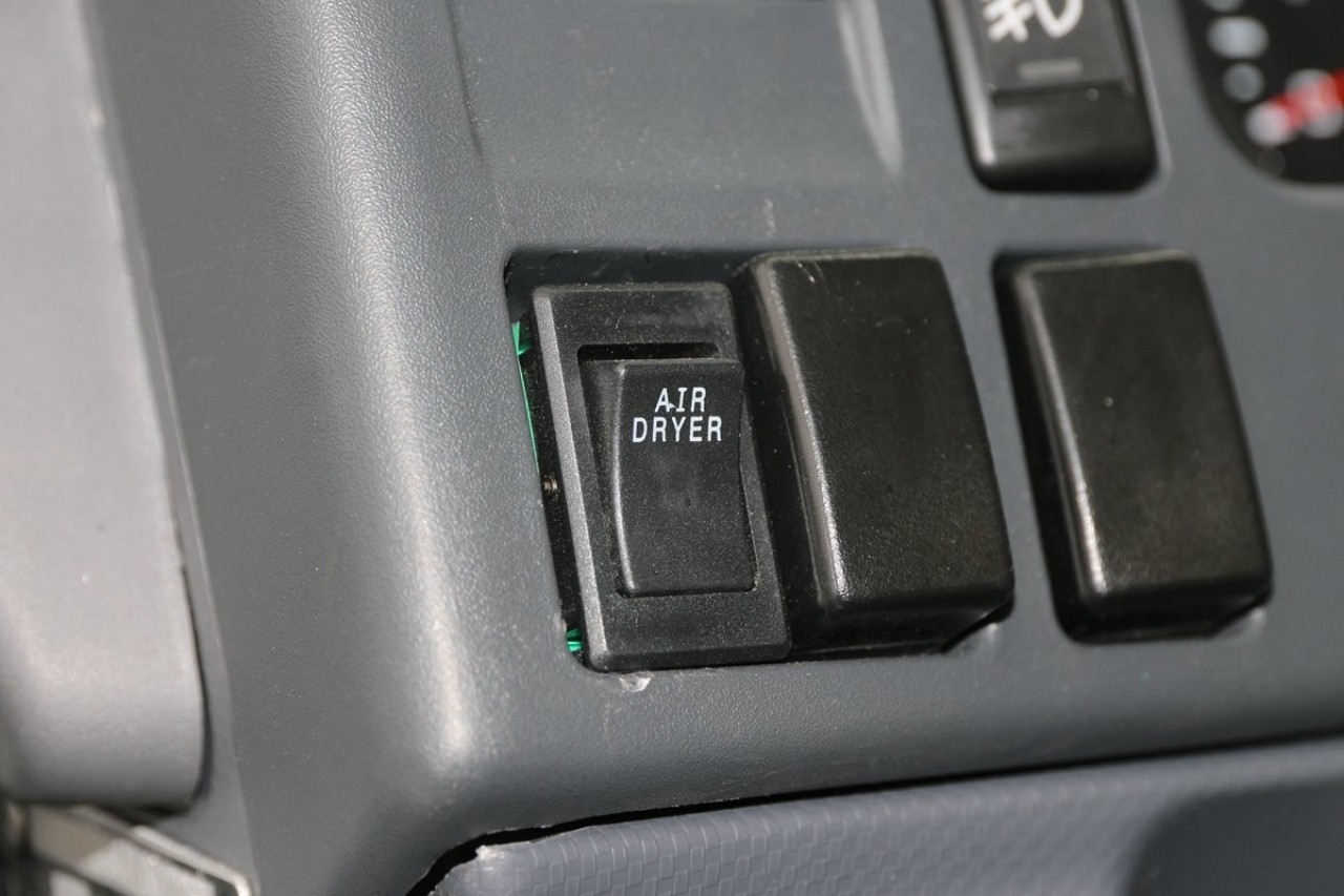 ISUZU KV600 17 CBM Refrigerated Box Truck 9