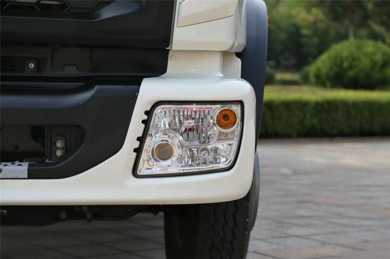 6 Wheelers 37 CBM Refrigerated Box Truck 8 6 Wheelers 37 CBM Refrigerated Box Truck 8