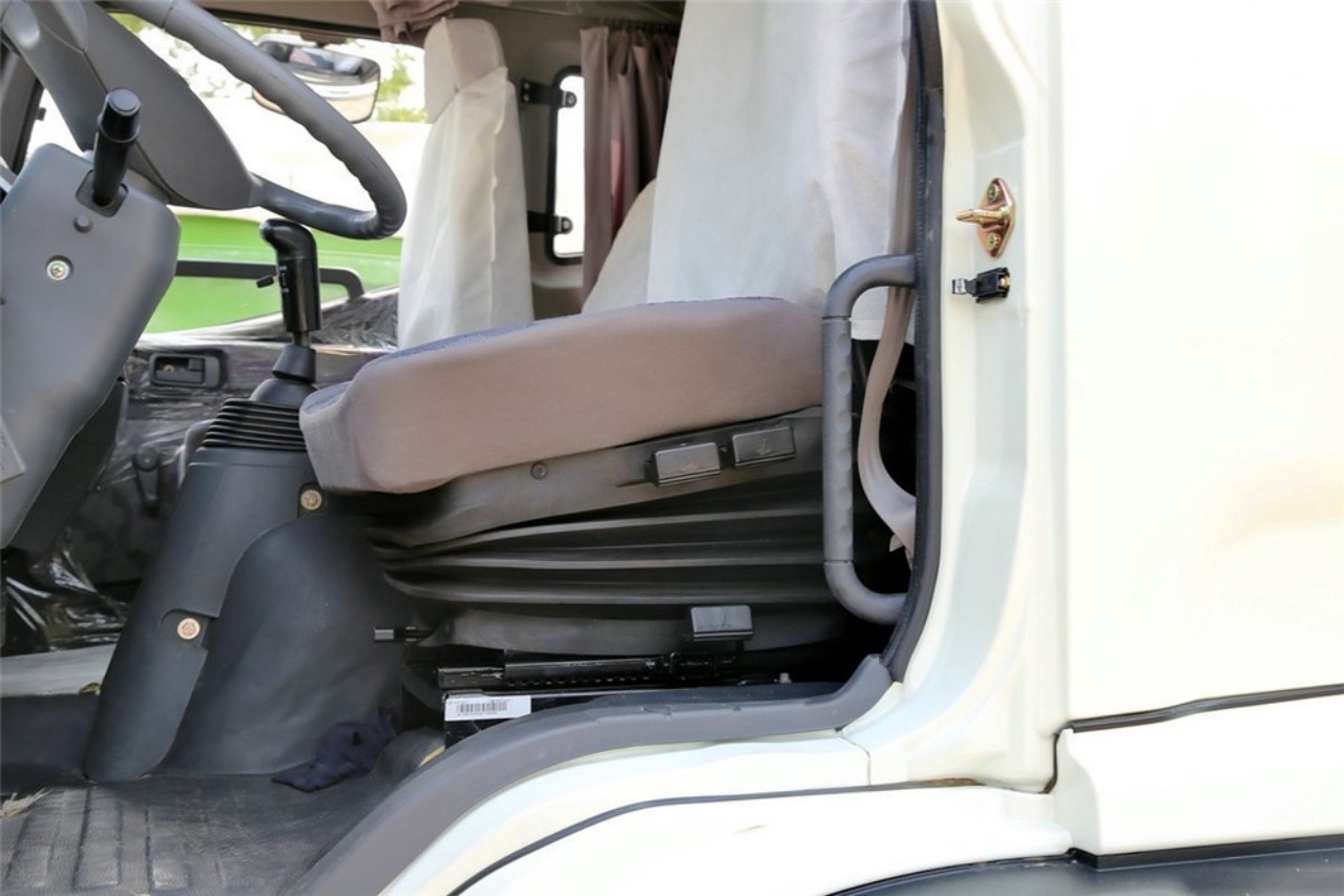 6 Wheelers 37 CBM Refrigerated Box Truck 10 6 Wheelers 37 CBM Refrigerated Box Truck 10