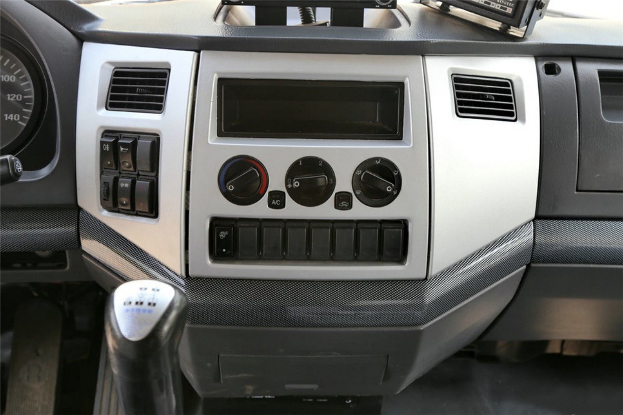 6 Wheelers 37 CBM Refrigerated Box Truck 14 6 Wheelers 37 CBM Refrigerated Box Truck 14