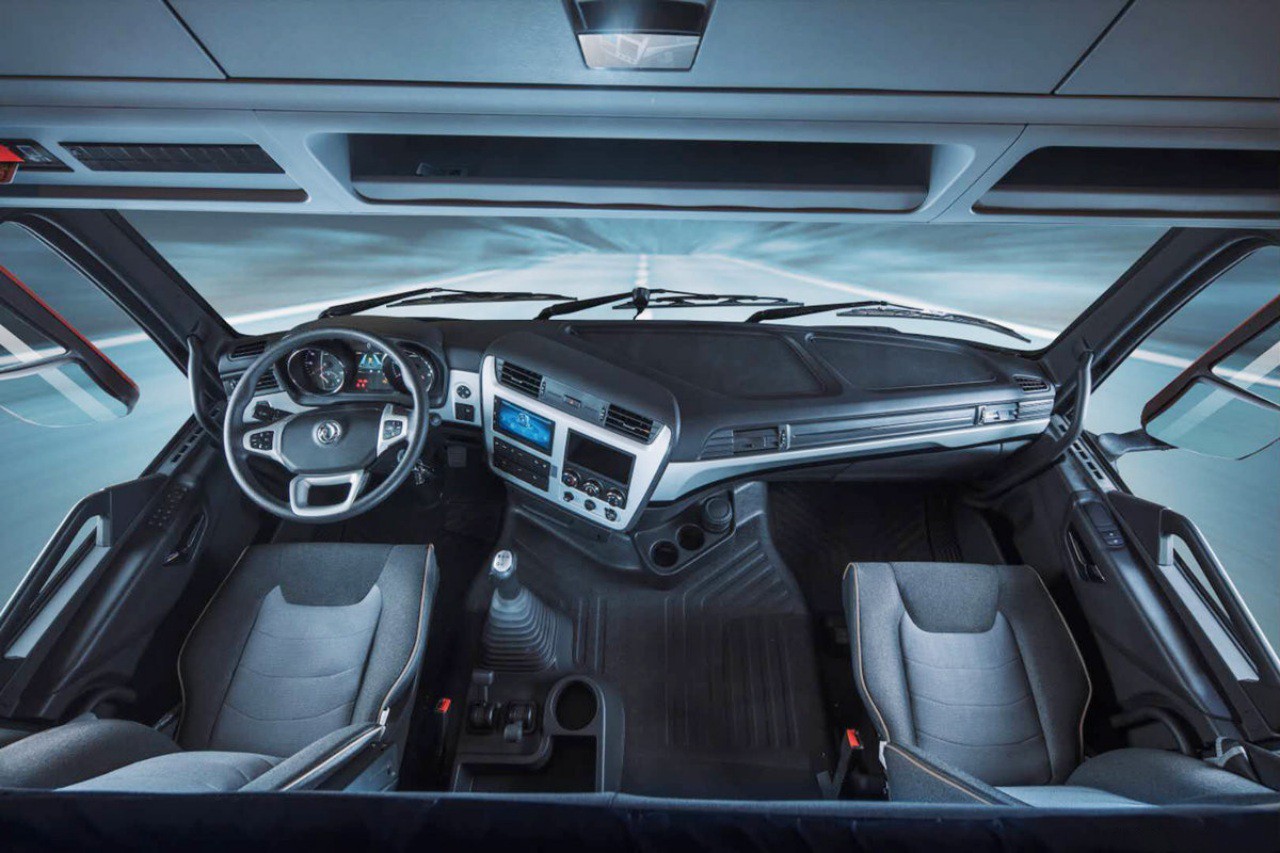 12 Wheelers 56 CBM Refrigerated Box Truck 12