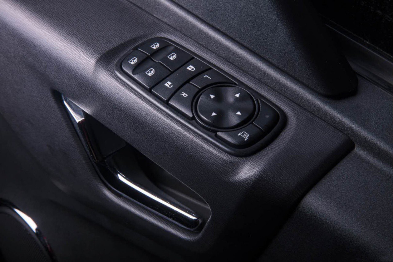 12 Wheelers 56 CBM Refrigerated Box Truck 15